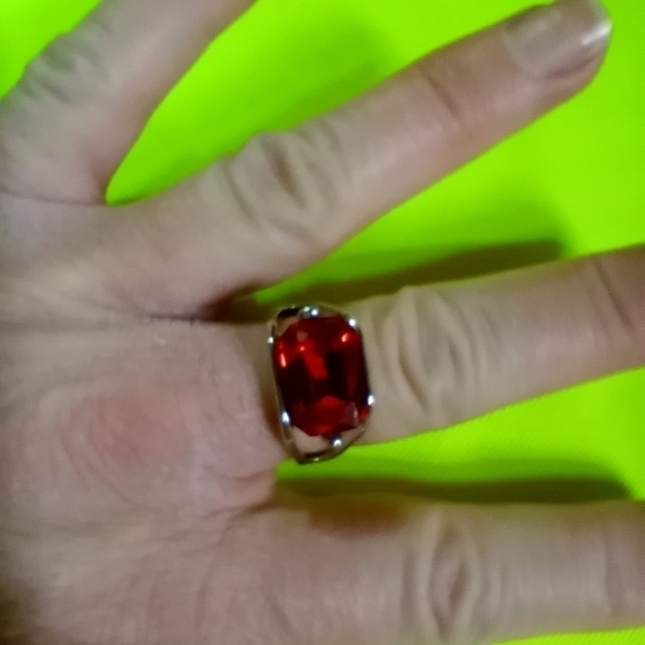 Silvertone red crystal ring size 10 - Picture 5 of 5